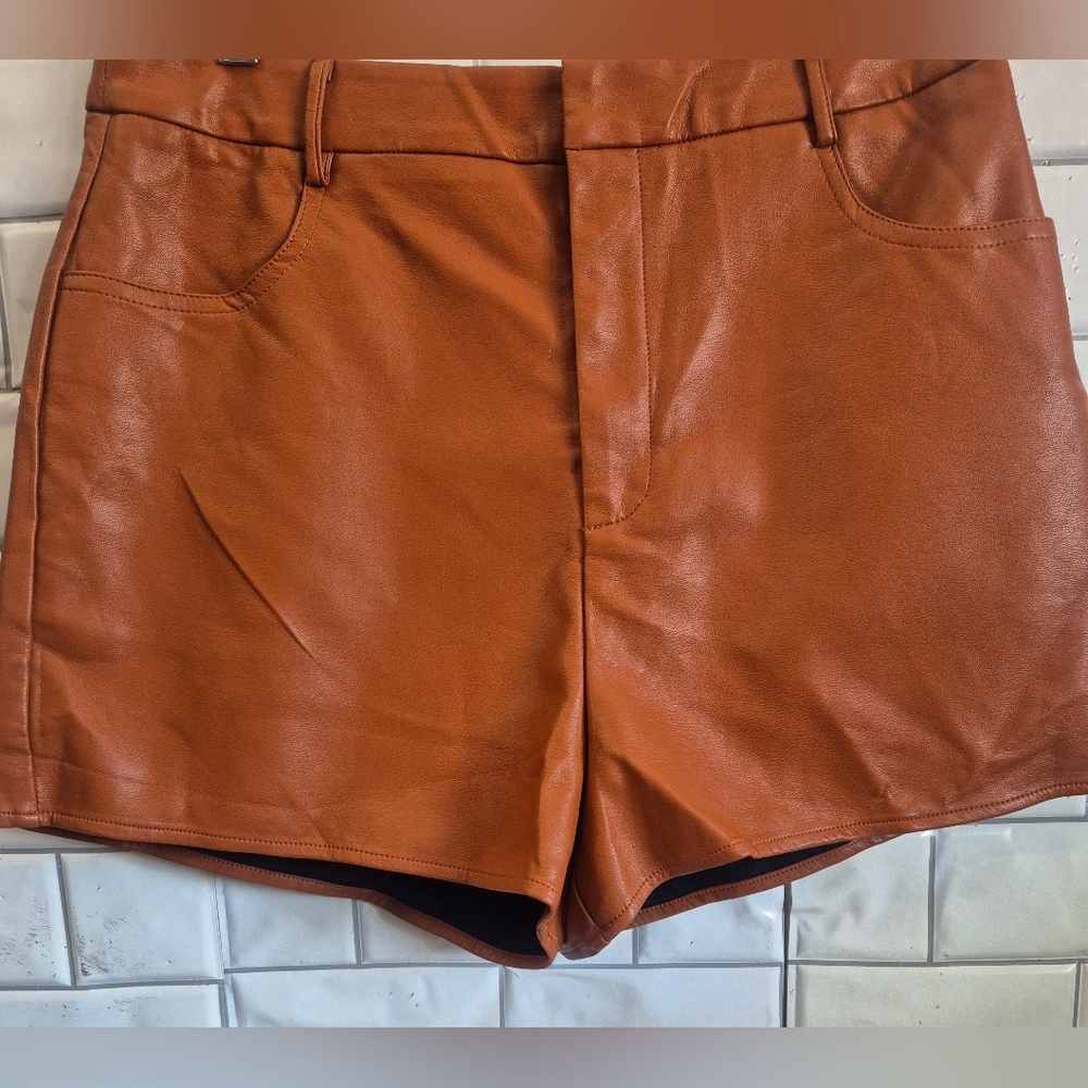 Gilli Ladies Faux Leather Shorts Flat Front Pockets Color Camel Size L  Waist 3